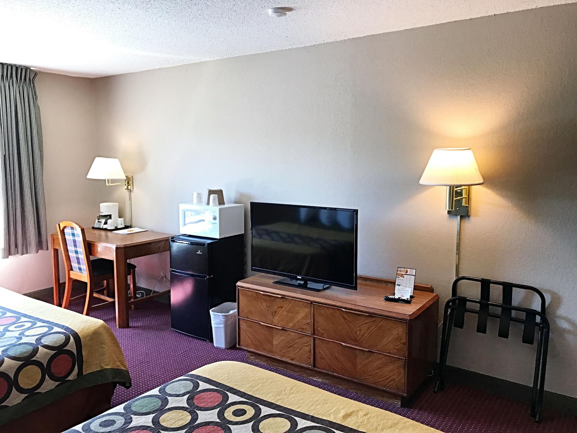 Super 8 By Wyndham Madison East Hotel Ngoại thất bức ảnh