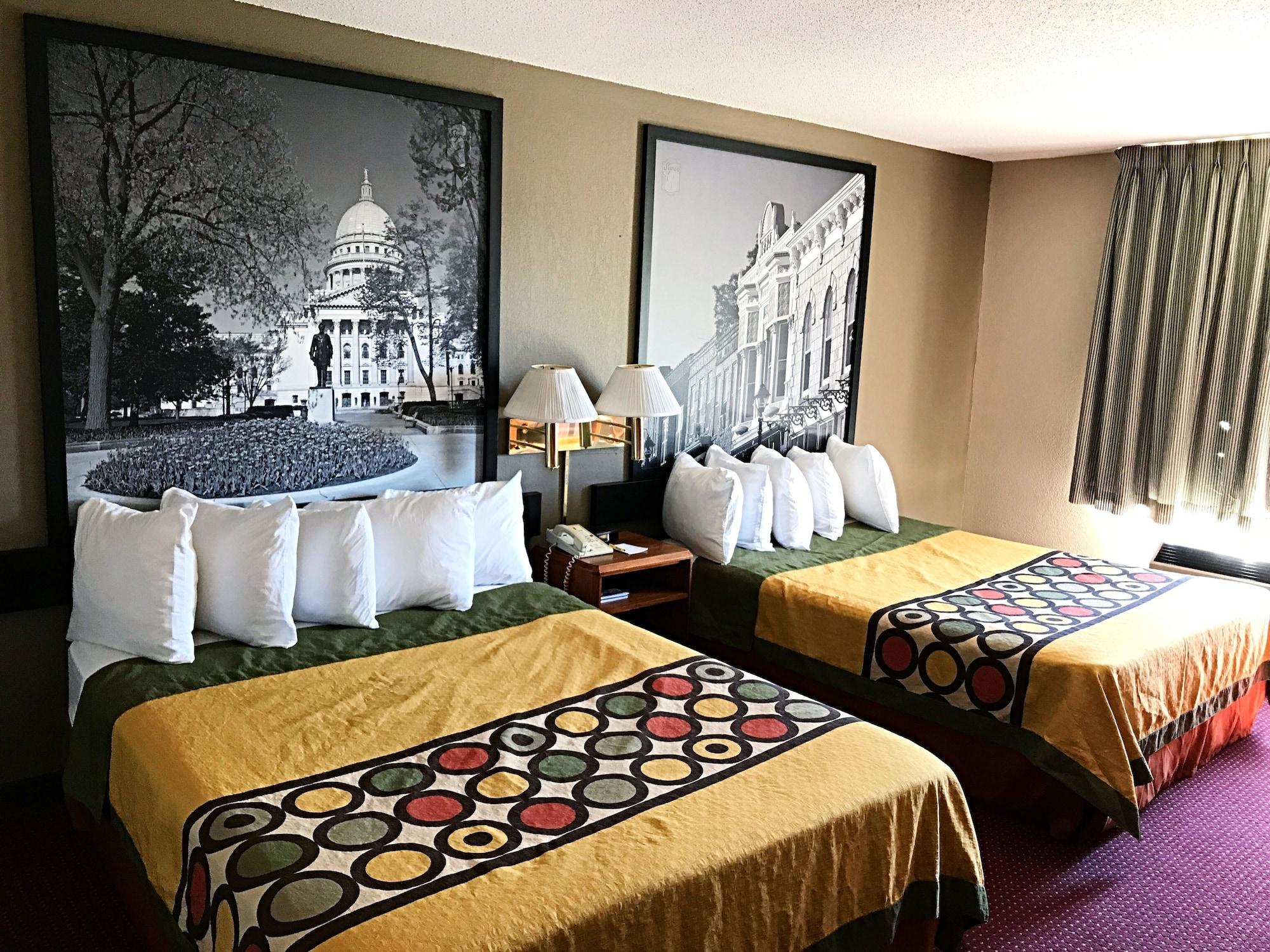Super 8 By Wyndham Madison East Hotel Ngoại thất bức ảnh