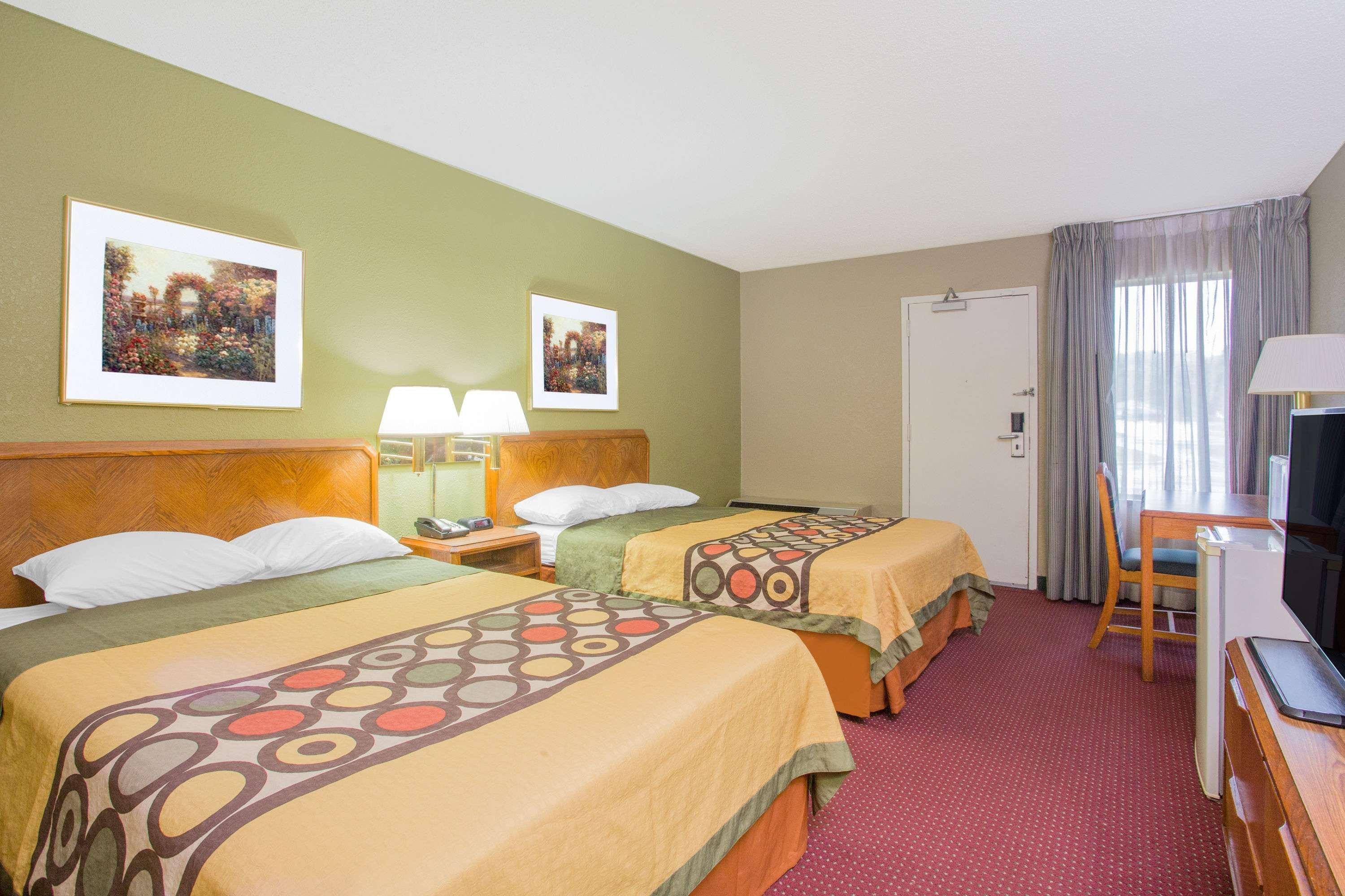 Super 8 By Wyndham Madison East Hotel Ngoại thất bức ảnh