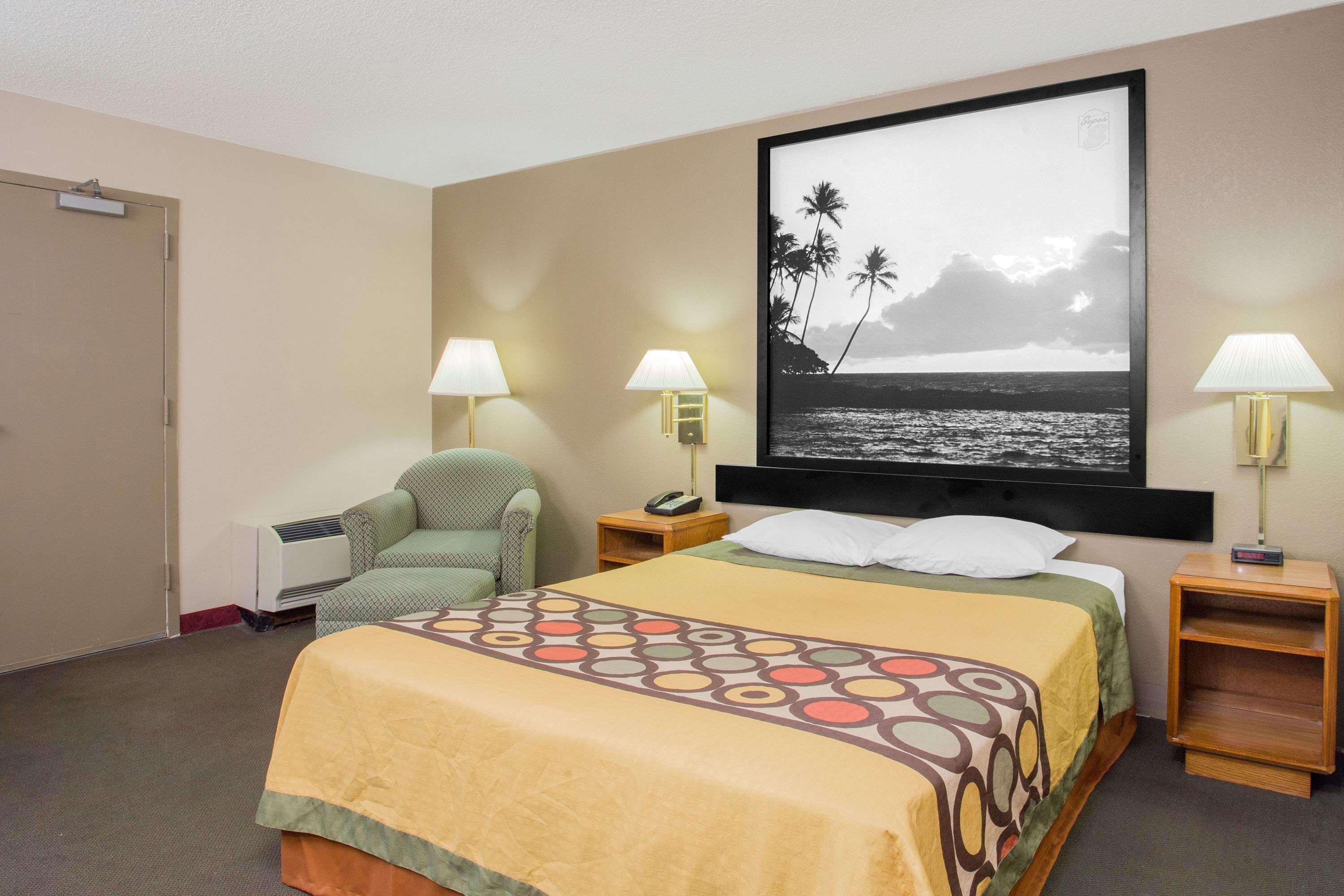 Super 8 By Wyndham Madison East Hotel Ngoại thất bức ảnh