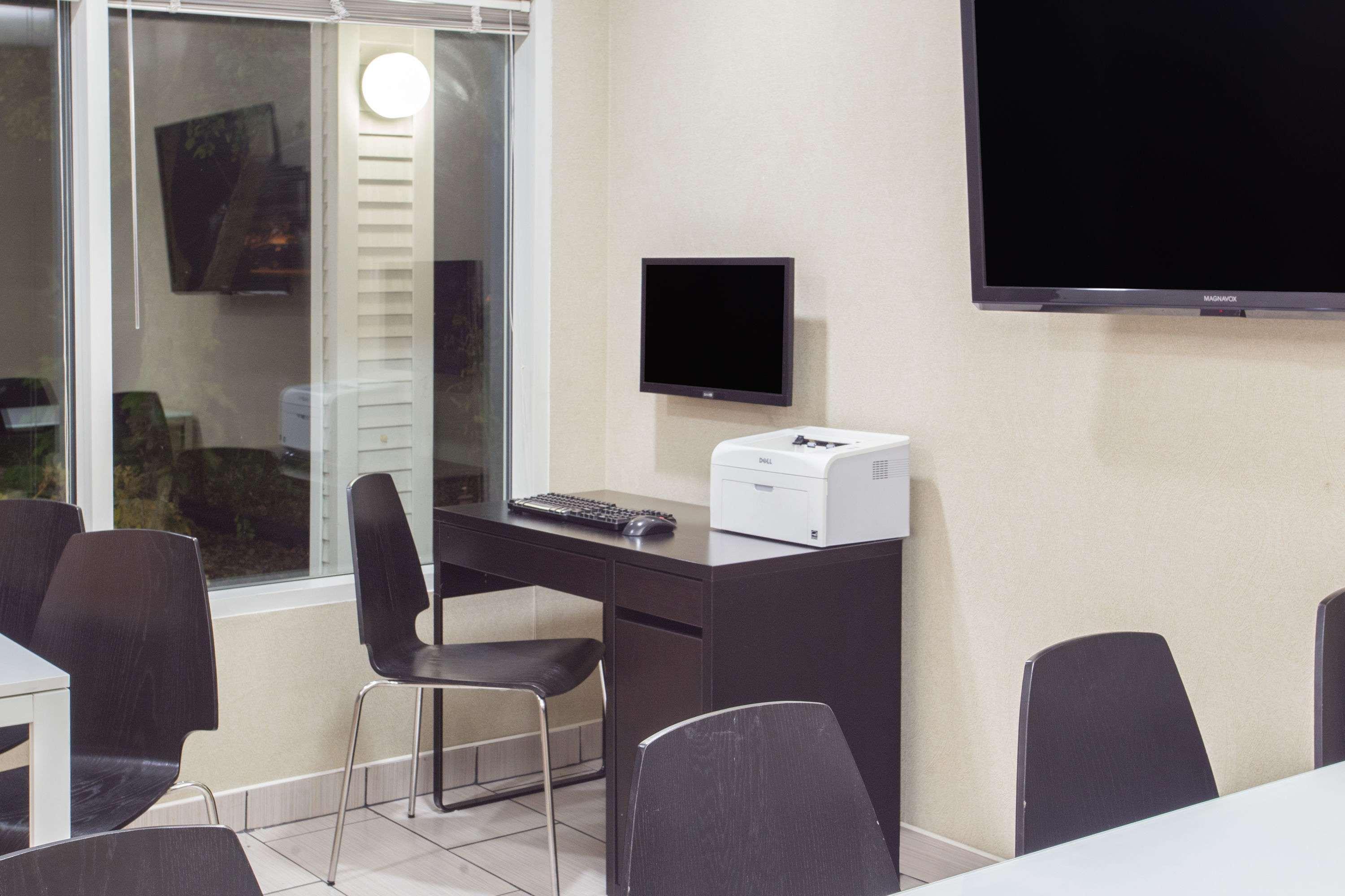 Super 8 By Wyndham Madison East Hotel Ngoại thất bức ảnh