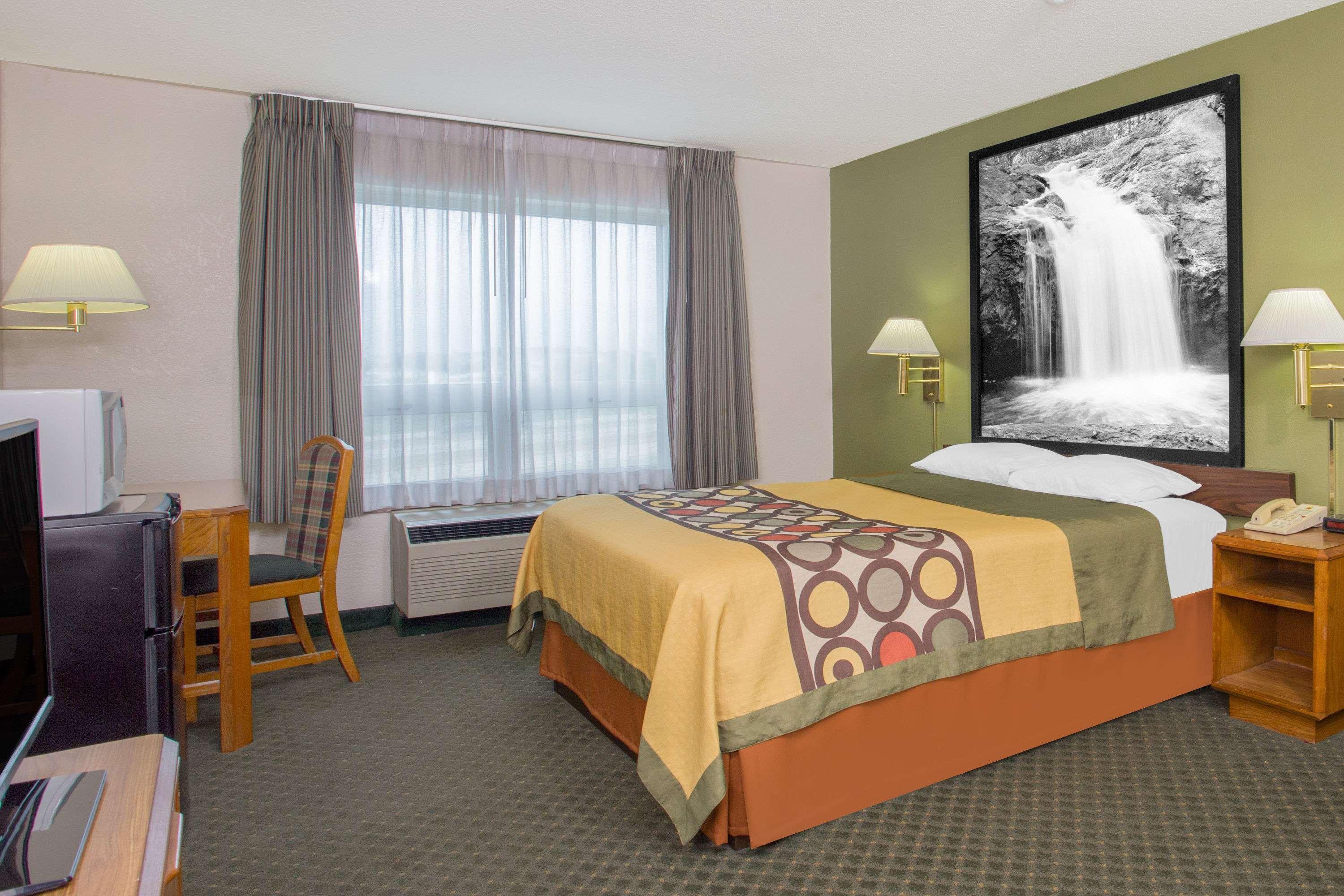 Super 8 By Wyndham Madison East Hotel Ngoại thất bức ảnh