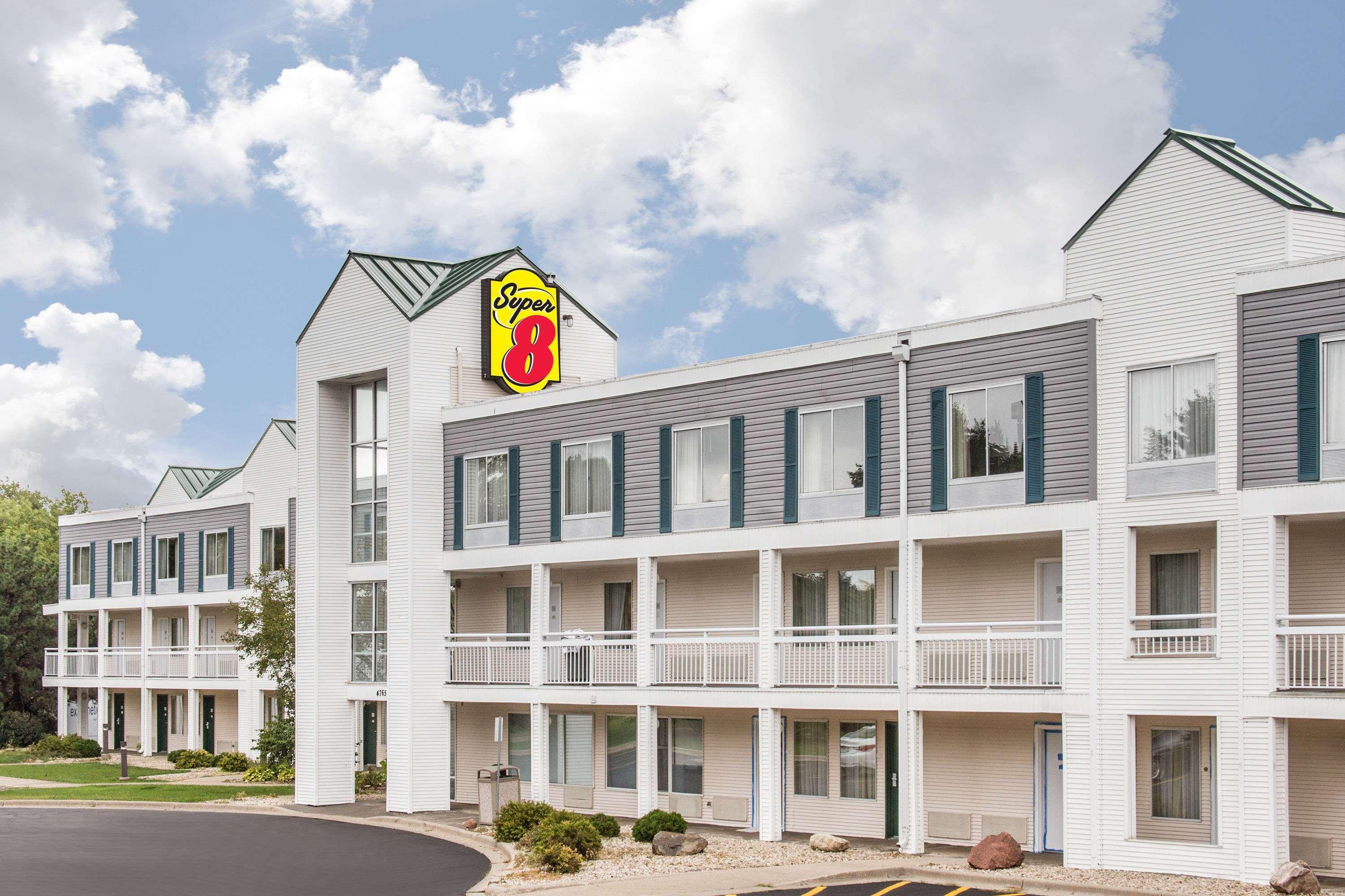 Super 8 By Wyndham Madison East Hotel Ngoại thất bức ảnh