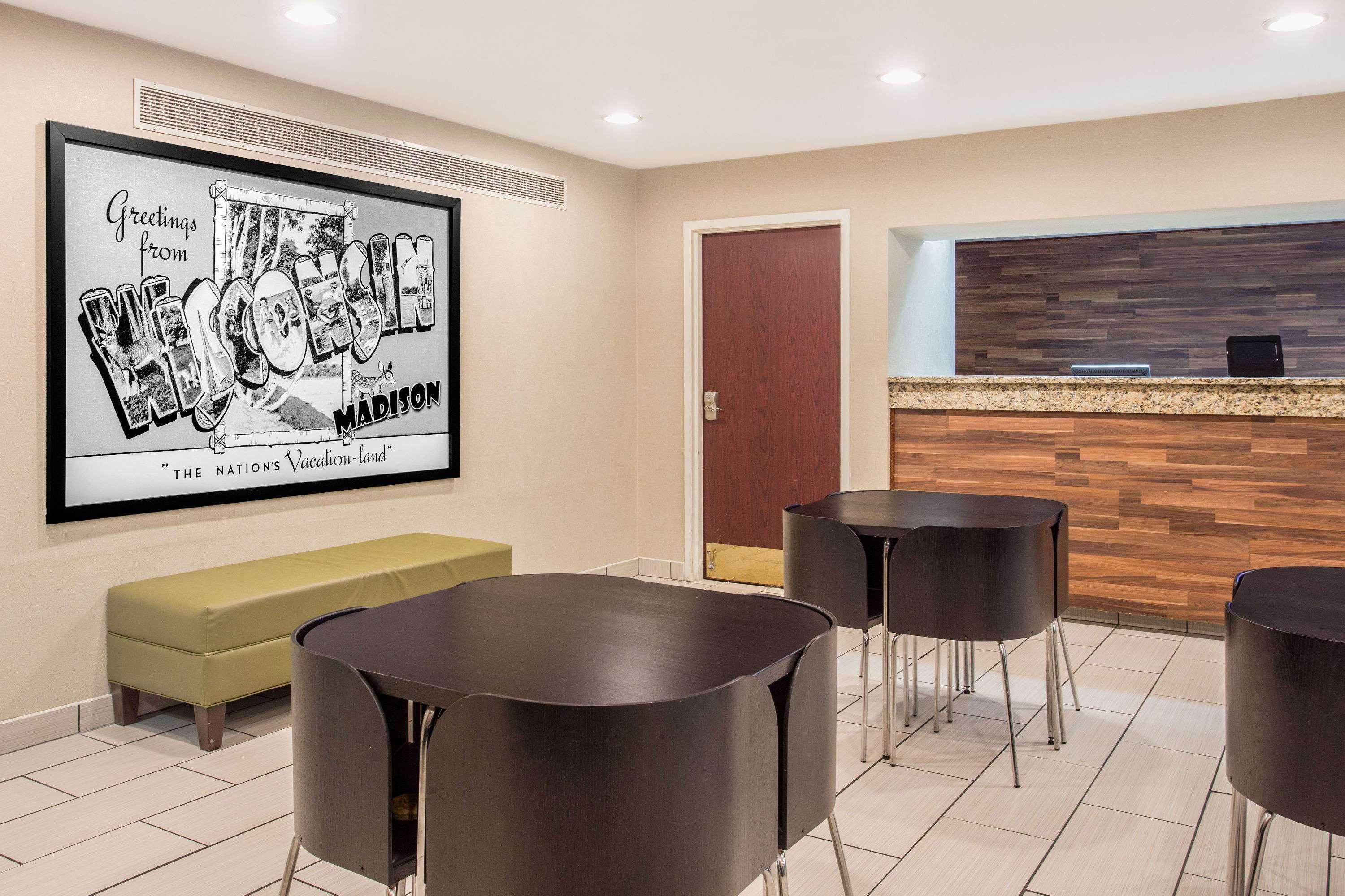 Super 8 By Wyndham Madison East Hotel Ngoại thất bức ảnh