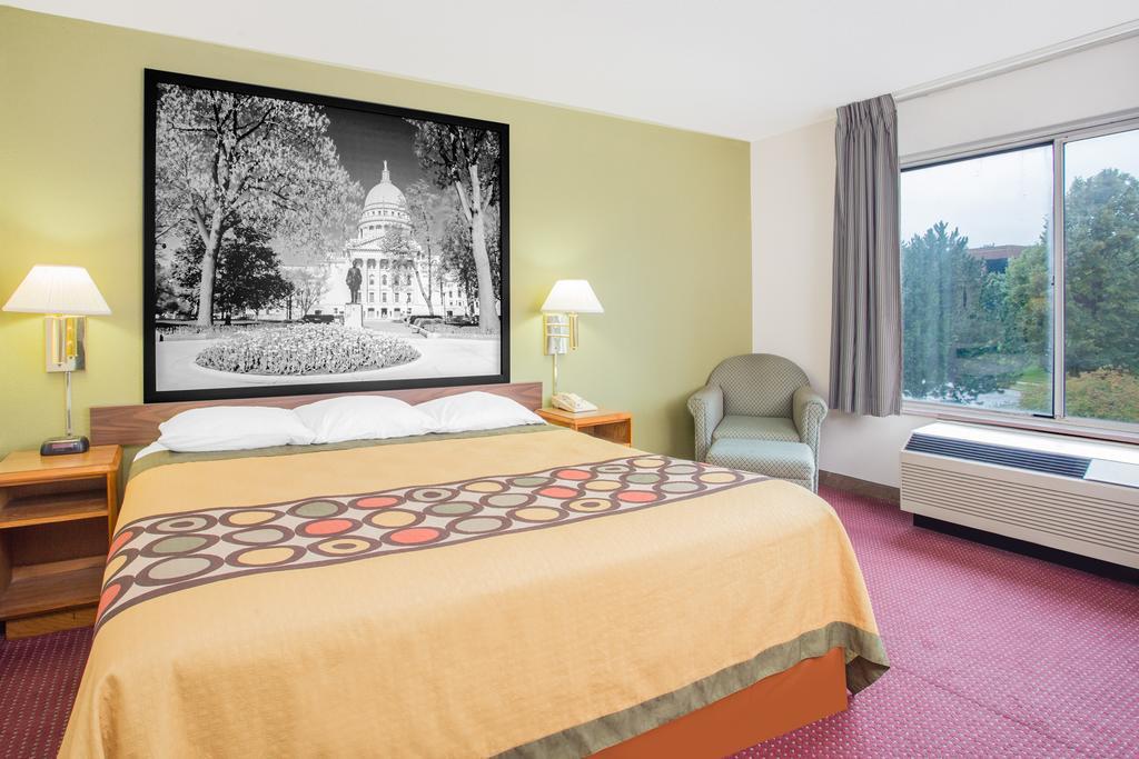 Super 8 By Wyndham Madison East Hotel Ngoại thất bức ảnh