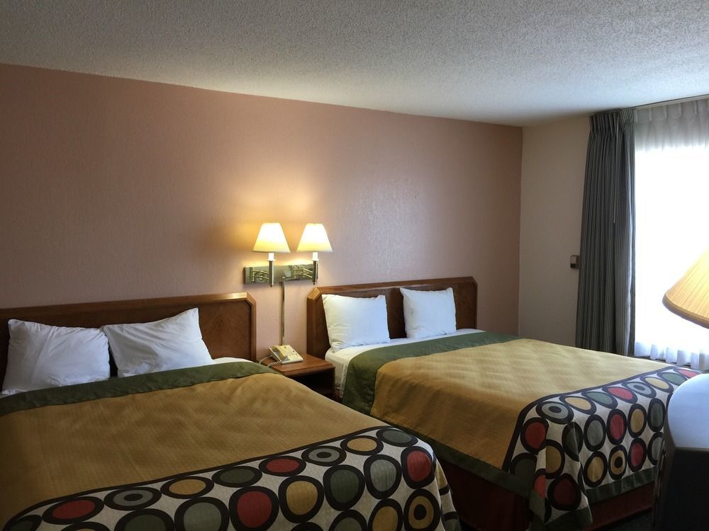 Super 8 By Wyndham Madison East Hotel Ngoại thất bức ảnh