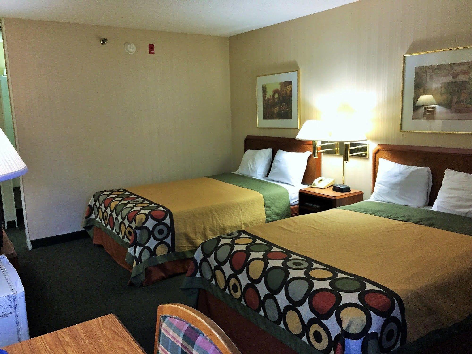 Super 8 By Wyndham Madison East Hotel Ngoại thất bức ảnh