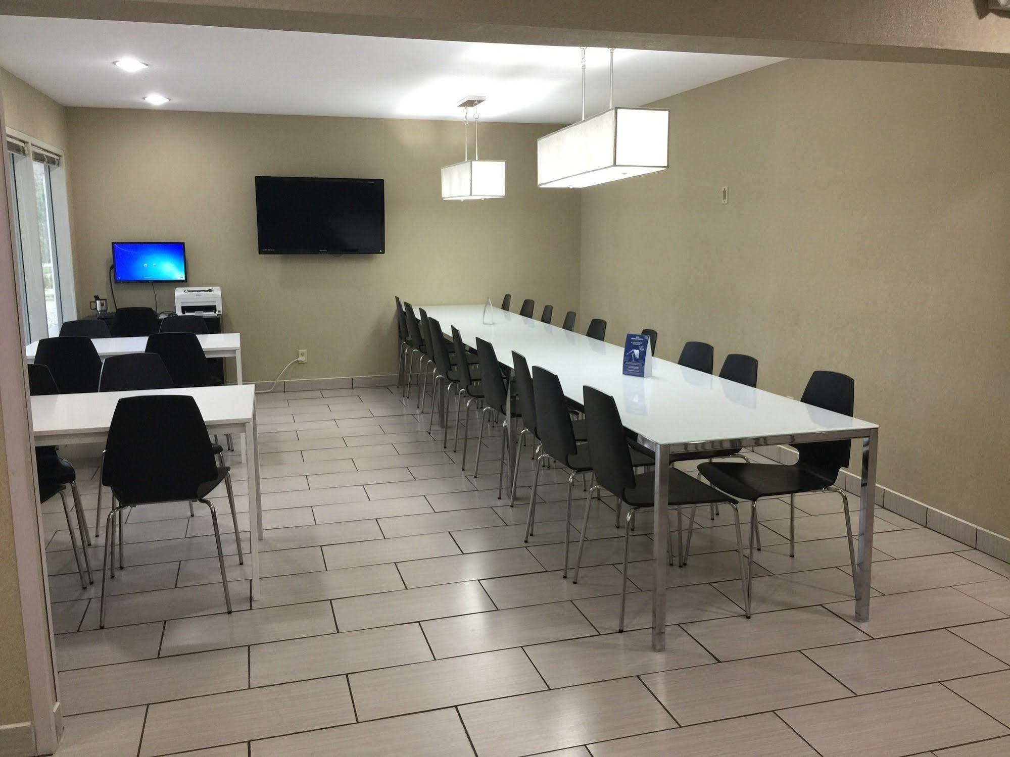 Super 8 By Wyndham Madison East Hotel Ngoại thất bức ảnh